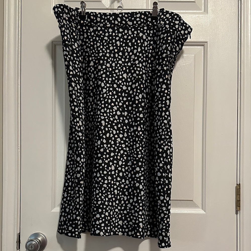 Skies Are Blue Black and White Patterned Skirt